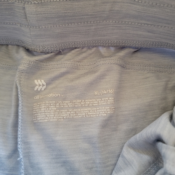 🤑 All In Motion Shorts - Picture 6 of 6